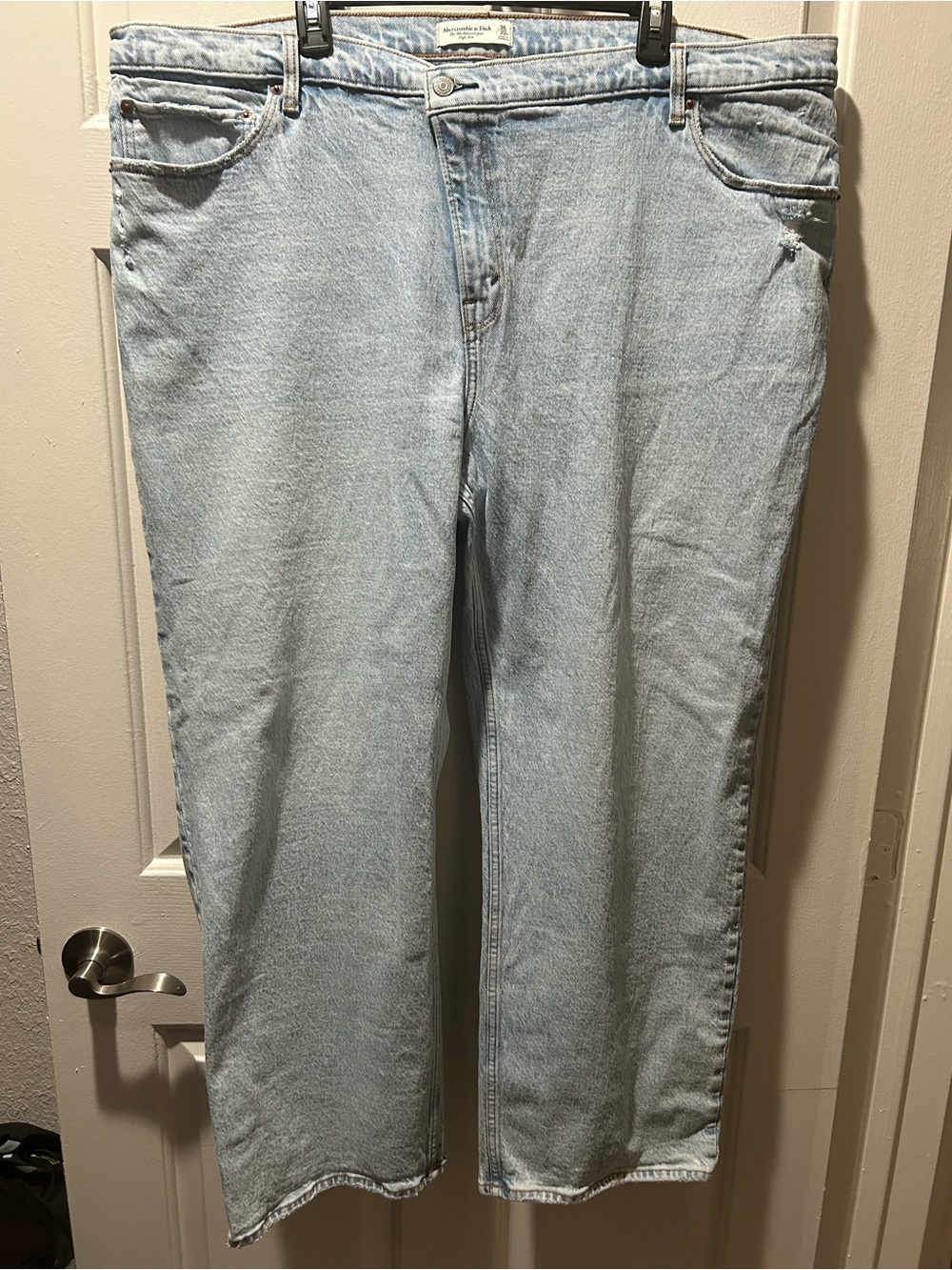 Abercrombie & Fitch High Rise The 90s Relaxed Crossover Waistband Jean Size 22S